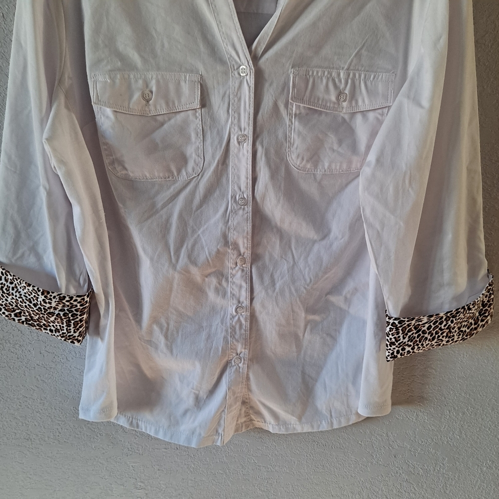 Cathy White button down shirt with leopard print sleeves - Picture 3 of 7